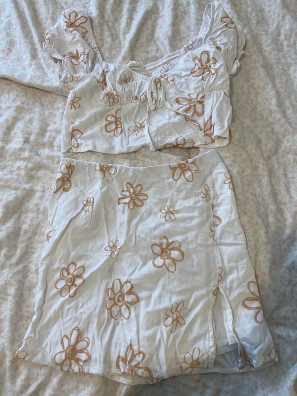 La Hearts White Floral-Accent Two-Piece Set